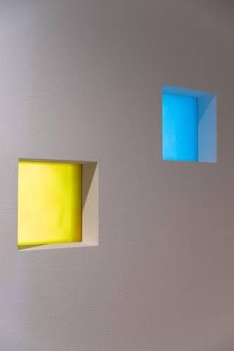 セミオーダー室内窓は光の加減で見え方が変わる FRP