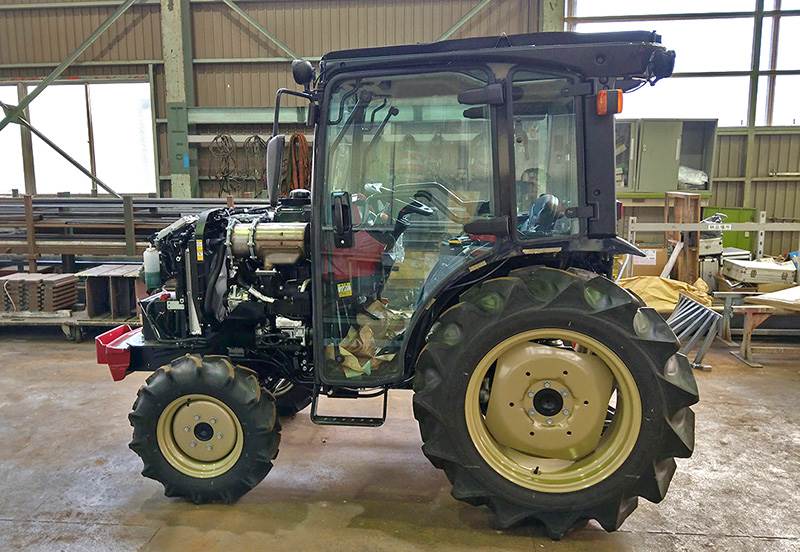 造形取付前のトラクター