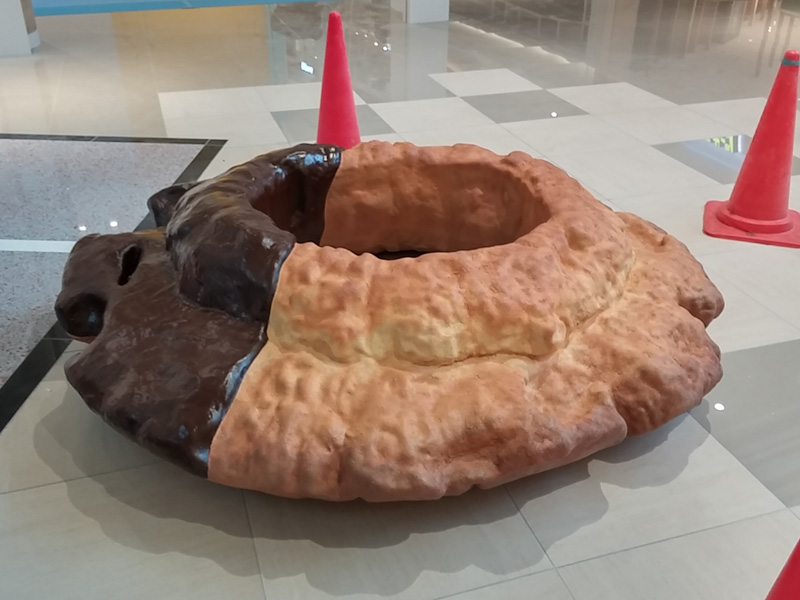 FRP造形 立体看板 チョコがけドーナツ巨大オブジェ