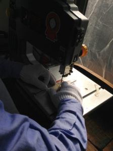 造形職人と家具職人が製作のお手伝いをします。