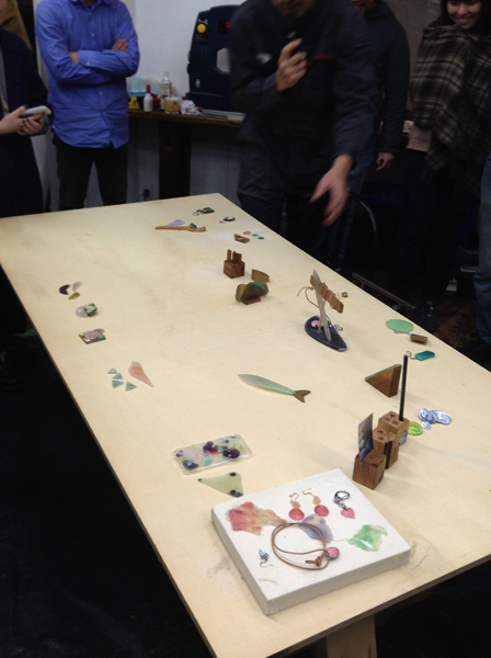 製作後の講評会。それぞれの想いがつまった作品ができました。