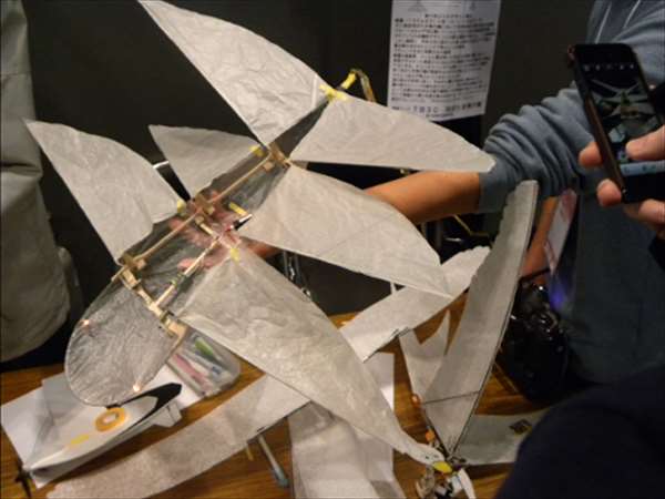 メイカーズフェア2012にて羽ばたく飛行機