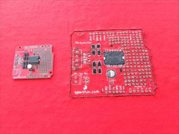 メイカーズフェア2012にて基盤の刺繍2