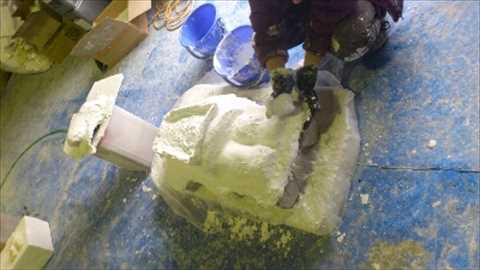 石膏型作業中