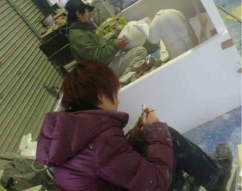 工場で製作中
